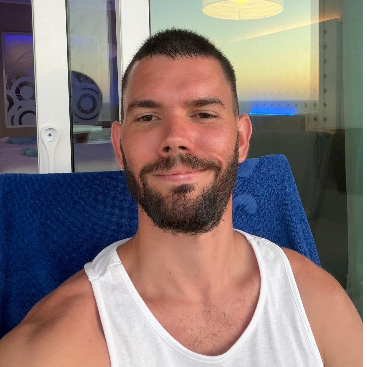 Latino Masseur in Oxford circus London